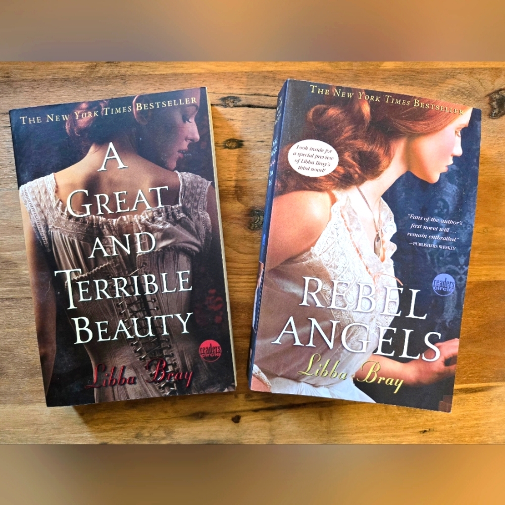 📚✨️Libba Bray Book Bundle – Rebel Angels & A Great and Terrible Beauty - New